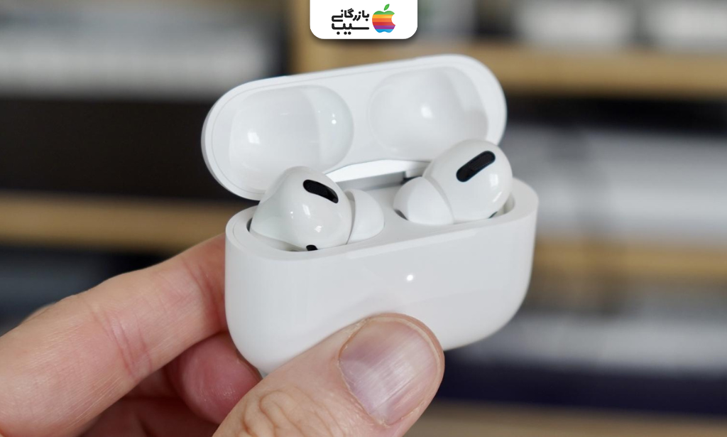 تصویری از ایرپاد پرو در دست فردی