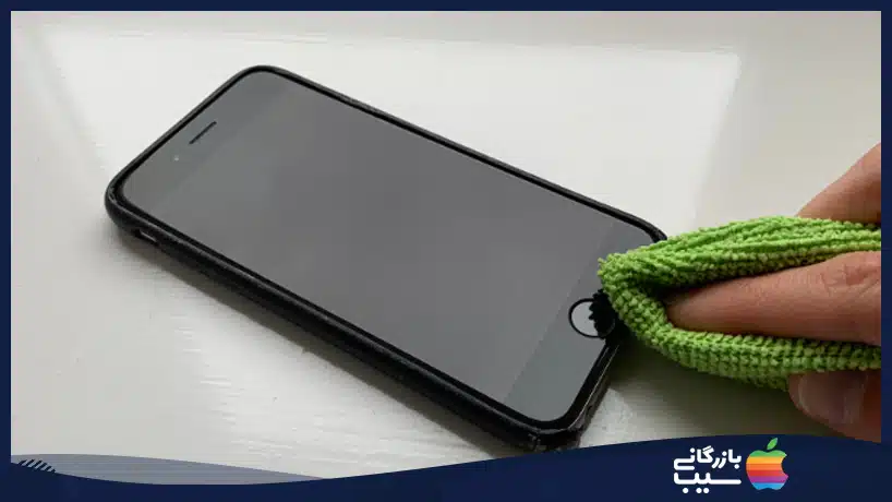 راه‌های رفع مشکل کار نکردن دکمه هوم - تمیز کردن دکمه هوم با استفاده از الکل Isopropyl