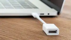 استفاده از شارژر مک بوک پرو برای آیفون