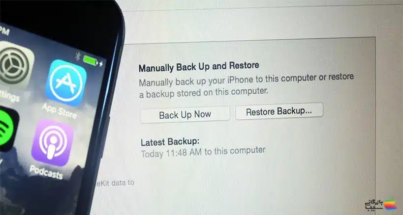 تصویر یک آیفون که در آن منوی Settings و سپس Messages باز شده است. در بخش Messages، گزینه "Message History" روشن شده است.