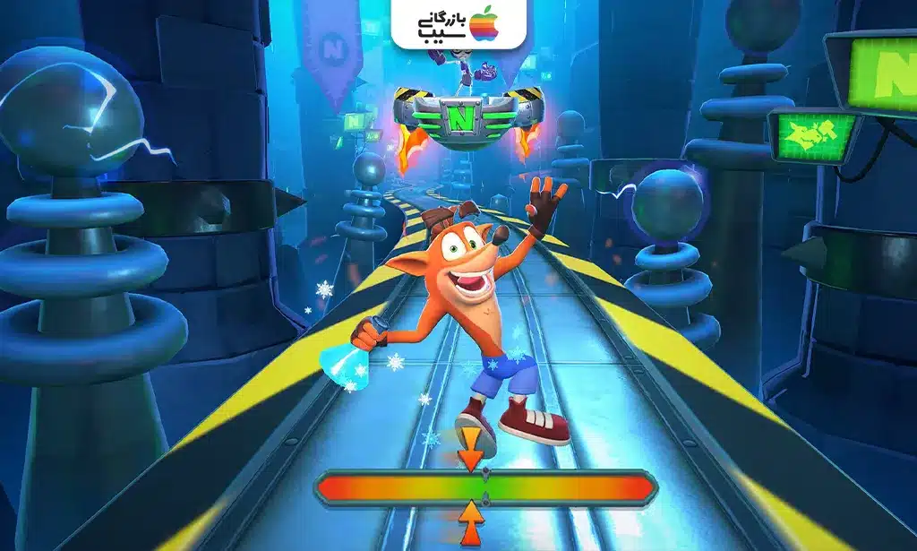 تصویری از Crash Bandicoot: On the Run! که Crash در حال دویدن در یک جزیره گرمسیری پر از جعبهها و موانع است.