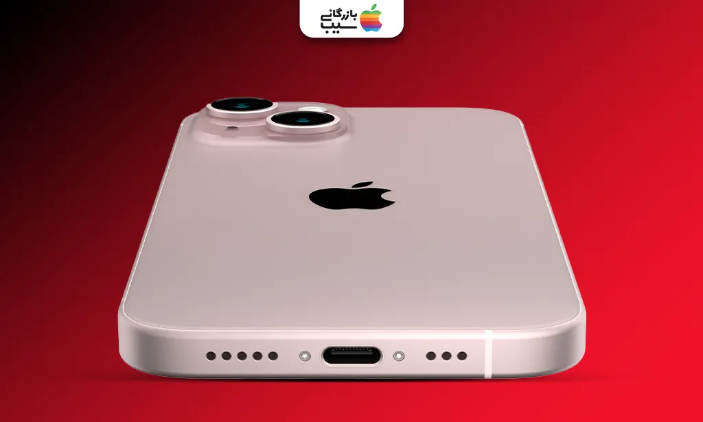 تصویر باتریهای دو گوشی با درصد شارژ، روی میز با کابل USB-C متصل، در نور گرم.