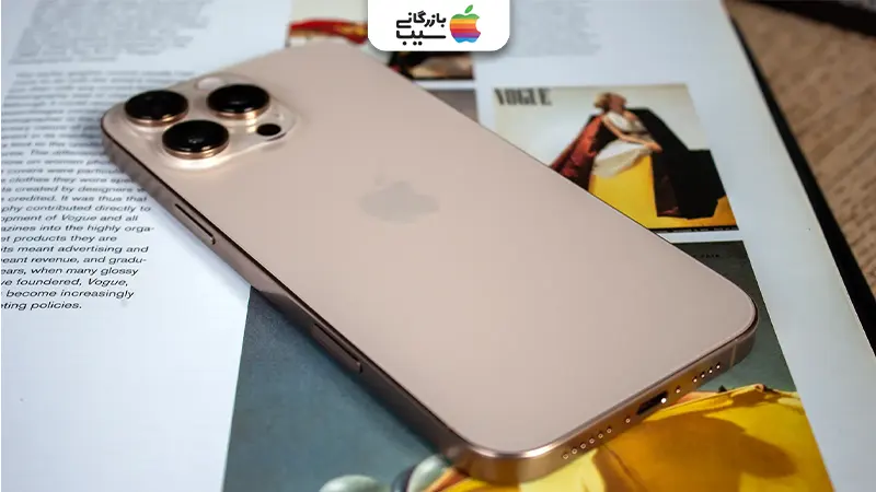 تصویری از پشت آیفون 16 پرو رنگ صحرایی