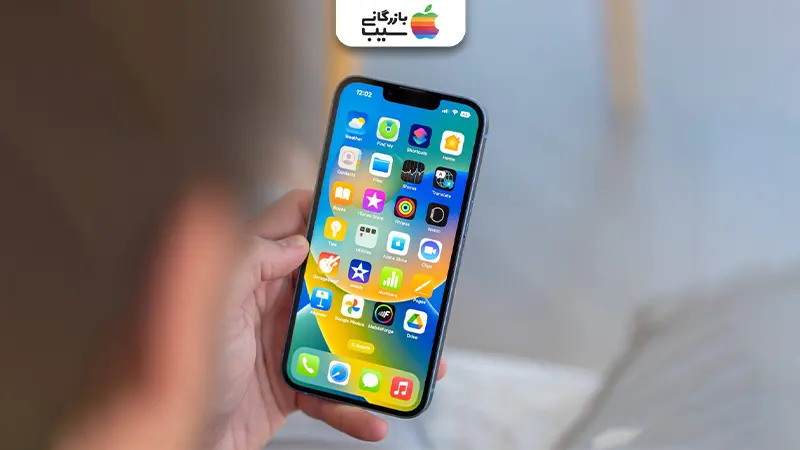 تصویری جهت مقایسه صفحه نمایش آیفون 17 با آیفون 16E