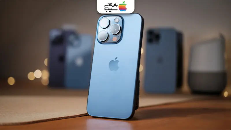 تصویری از درگاه USB-C آیفون ۱۷ نرمال و آیفون ۱۵ پرو مکس، نمایشدهنده تفاوتهای پیکربندی و ویژگیهای شارژ
