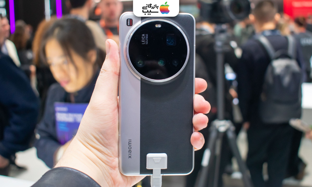 تصویر مقایسه اطلاعات اصلی دو گوشی از نظر قیمت دلاری، تاریخ معرفی، سیستمعامل و نرخ جذب امواج (SAR).