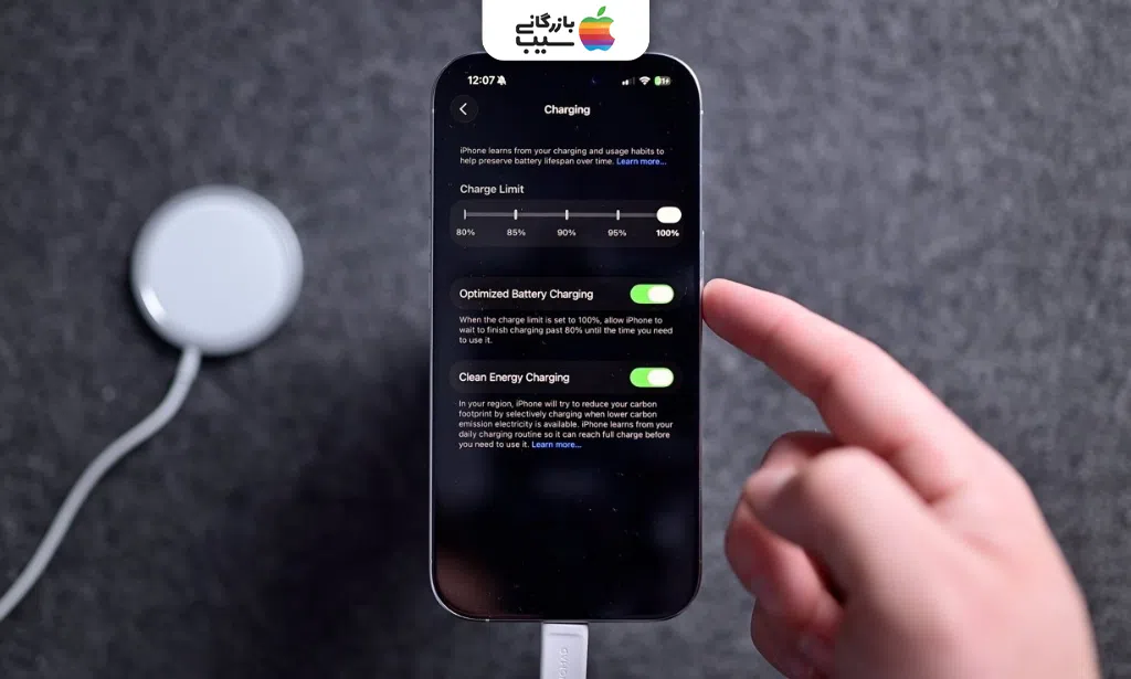 تصویر نکات کلیدی برای مدیریت بهینه شارژ آیفون و افزایش طول عمر باتری.
