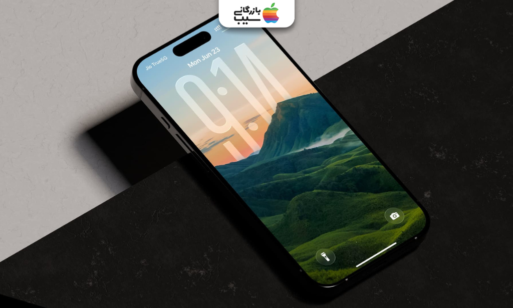 تصویری نشان دهنده تأثیر عکس پس‌زمینه و عمق تصویر بر اندازه ساعت