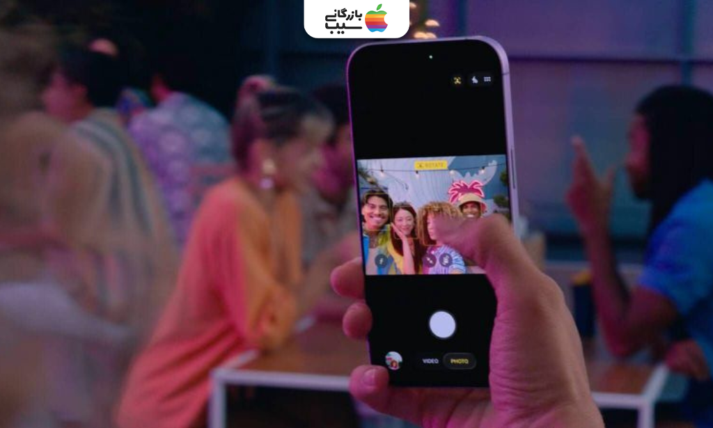 تصویری جهت آموزش گرفتن عکس و ویدیو با دوربین Center Stage در آیفون ۱۷