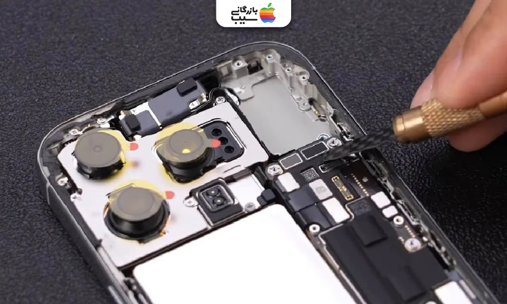 تصویری از تعمیر سنسور نور و مجاورت آیفون ۱۶ پرو مکس