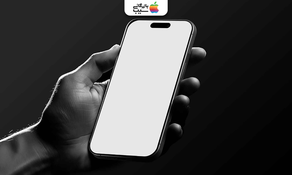 تصویری از یک آیفون ۱۷ پرو مکس در دست یک مرد