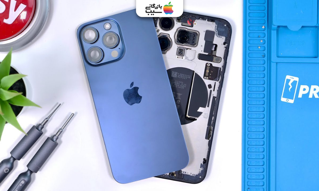 تصویری از تعمیر یا تعویض دوربین پشت آیفون ۱۵ پرو
