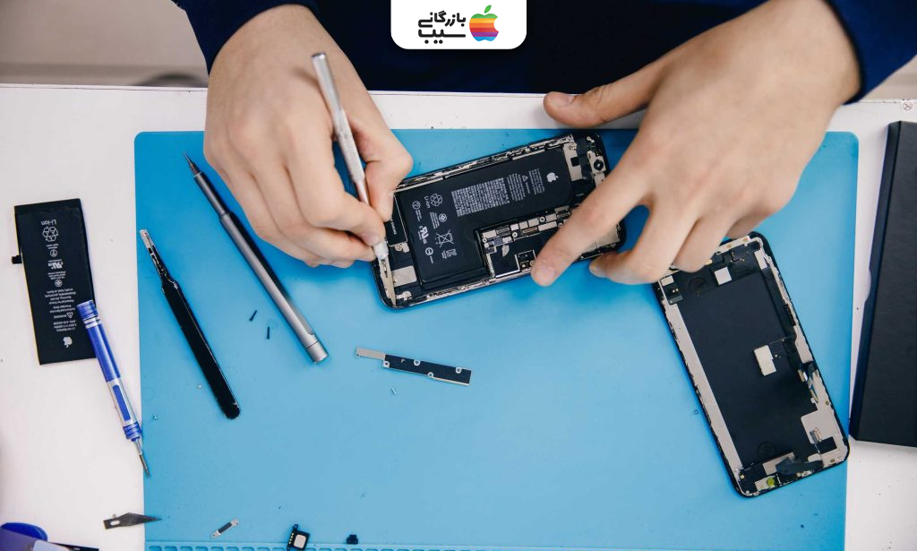 تصویری از تعمیر یا تعویض سوکت شارژ (پورت لایتنینگ) آیفون11 Pro Max