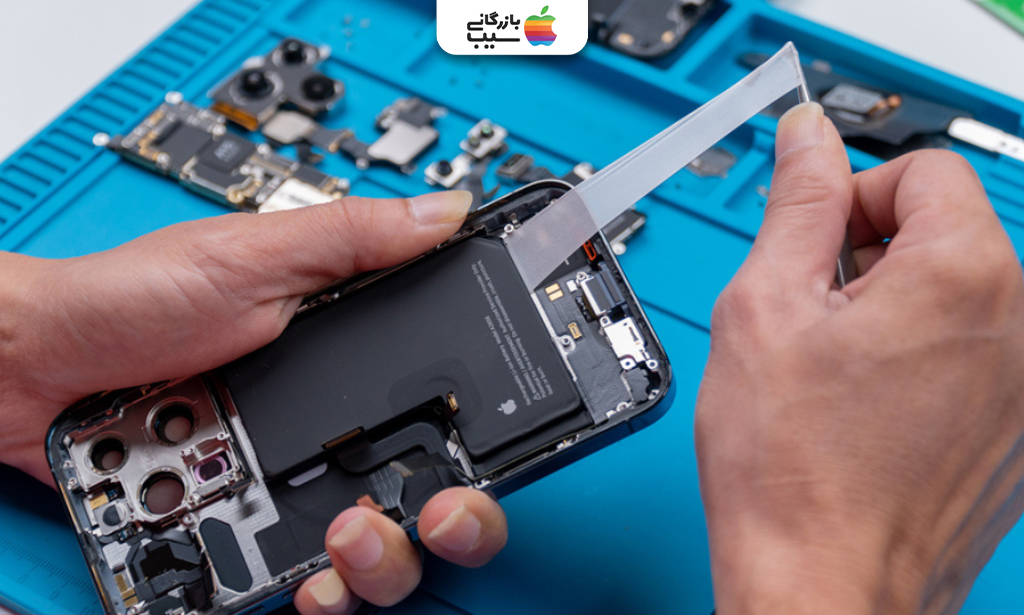 تصویری از تعمیر آیفون ۱۴ پرو آب‌خورده