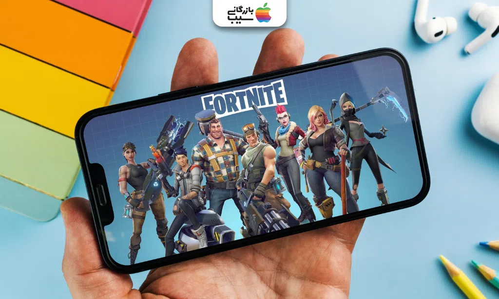 اجرای بازی فورتنایت روی نمایشگر آیفون و نمایش شخصیت‌های مختلف بازی
